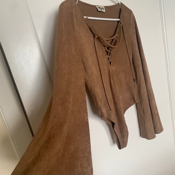 Flare Sleeved Bodysuit - Picture 2 of 6